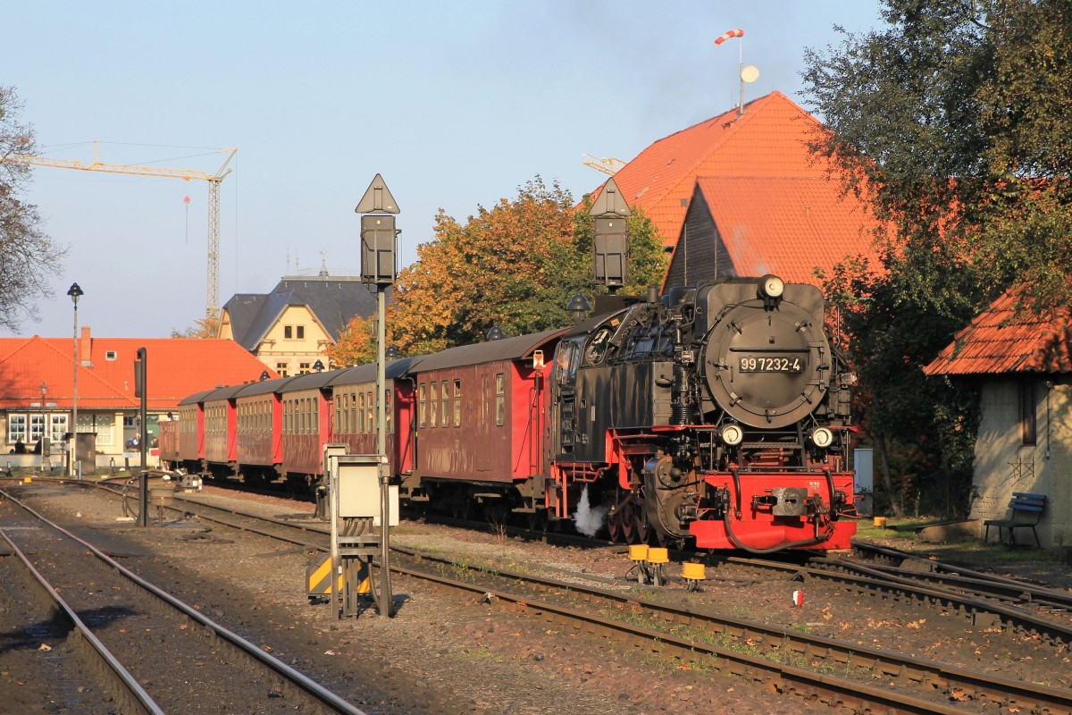 99 7232-4 (Baujahr: 1954) der Harzer Schmalspurbahn GmbH (HSB) mit Lokzalzug 8904 –Eisfelder Talmühle-Wernigerode auf Bahnhof Wernigerode am 3-10-2014.