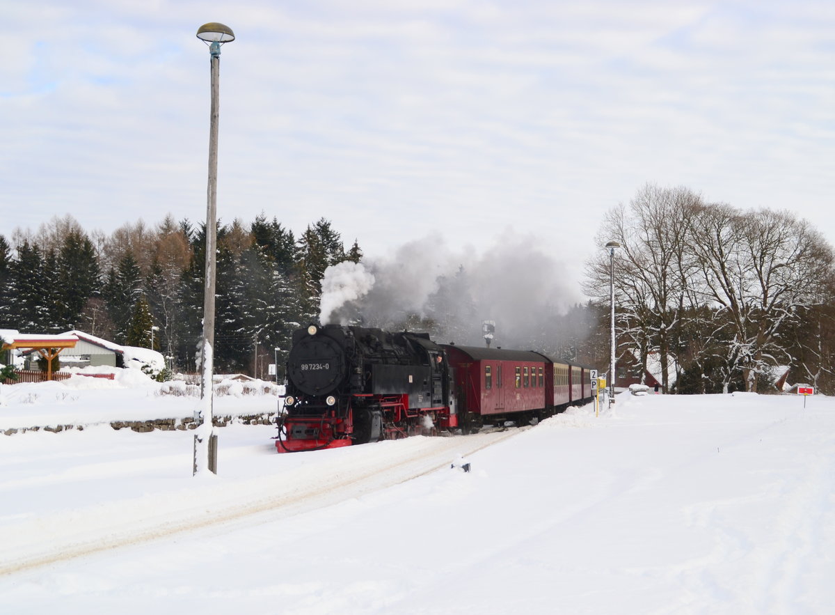 99 7234-0 mit HSB 8903 Wernigerode - Eisfelder Talmühle am 18.01.2017 bei der Einfahrt in Elend