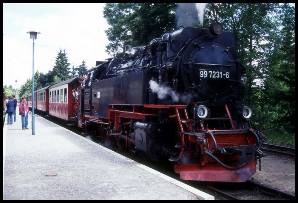 997231-6 vor Personenzug am 20.7.1996 im Bahnhof Drei Annen Hohne.
