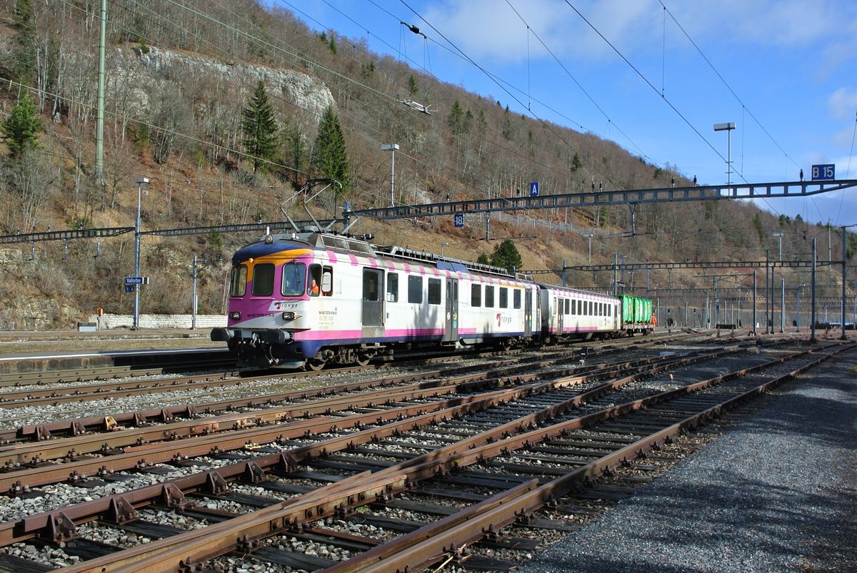 ABDe 578 016-8, Bt 50 85 80-35 904-2 und ein Slps-x beim Manver in Vallorbe, 02.03.2017.