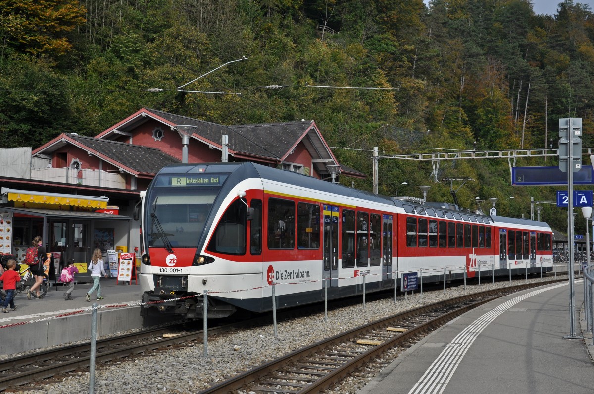 ABeh 130 001-1 hält beim Bahnhof Brienz. Die Aufnahme stammt vom 10.10.2014.