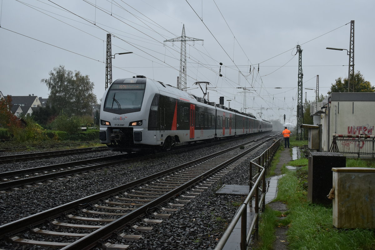 Abellio RE19 als Umleiterzug auf der Güterzugstrecke in Lintorf. 22.10.2017