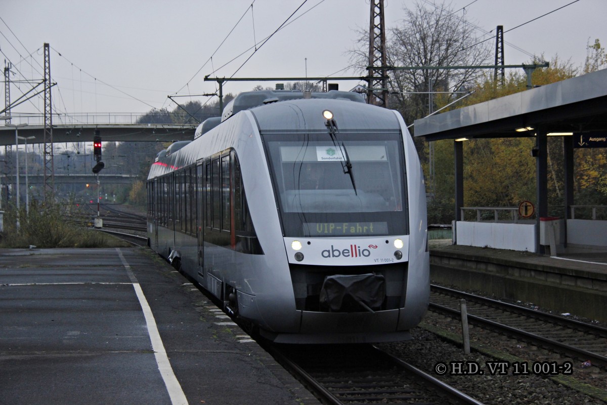 Abellio VIP Fahrt Lint 41 VT 11 001-2 fuhr am 22.11.2013 in Wuppertal Oberbarmen ein. Danach fuhr er weiter nach Hagen dort fand die Präsentation der neuen Triebwagen vom Typ Coradia Lint 41/H für die S7  Der Müngstener  statt.