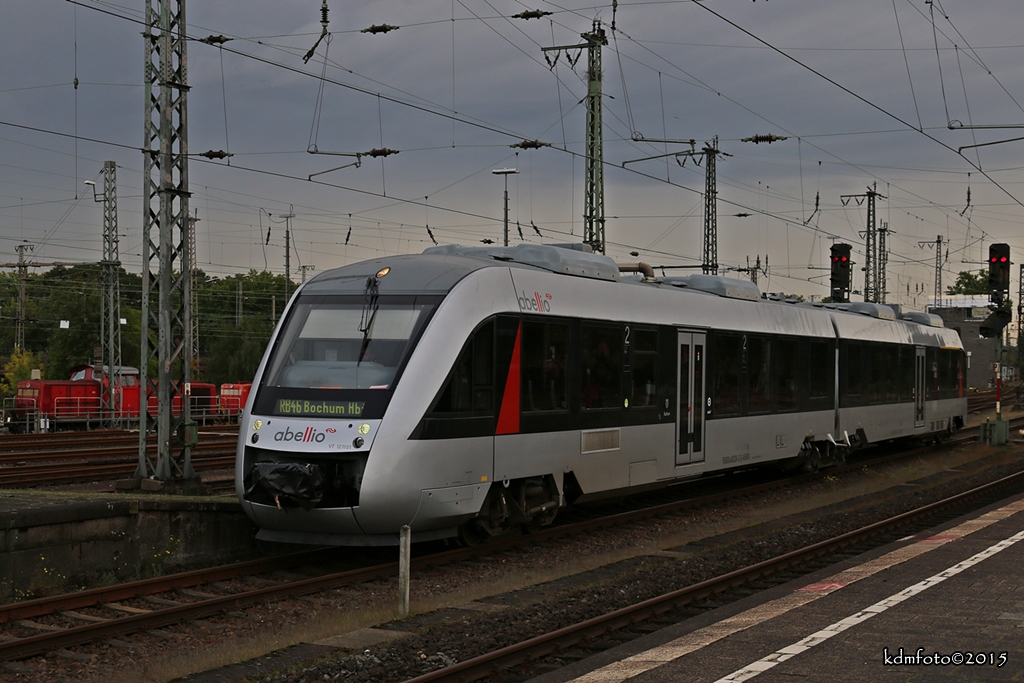 Abellio VT 12 11 01 aus Gelsenkirchen kommend in Wanne-Eickel Hbf. 06.10.2015