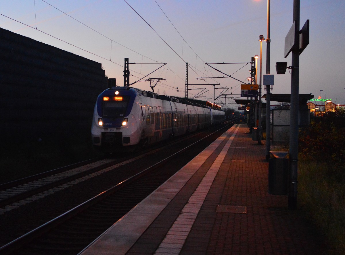 Abendbild aus Allerheiligen, durchfahrt eines RE 7 von National Express nach Rheine. 8.12.2016