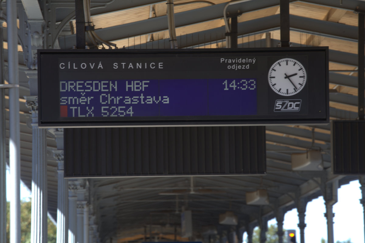 Abfahrtsanzeige in Liberec.  14:33 fährt der TLX zurück nach Dresden.
Liberec, 31.08.2016 14:23 Uhr.