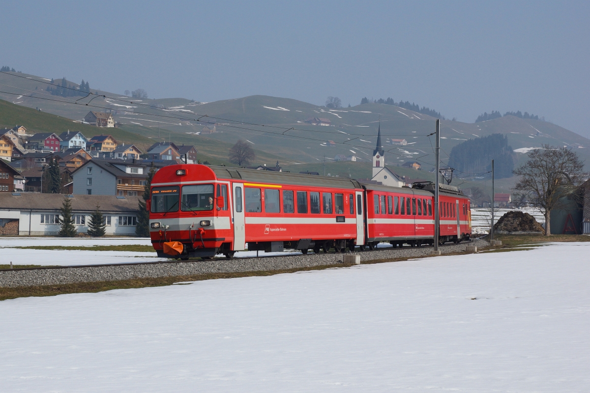 ABt 145 fährt am 14.03.2015 an der Spitze einer S 23 von Gonten Richtung Jakobsbad.