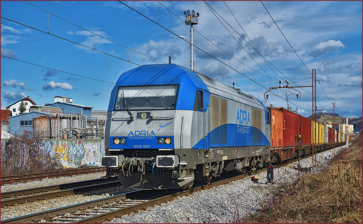 ADRIA 2016 920 zieht Containerzug durch Maribor-Tabor Richtung Koper Hafen. /10.3.2017