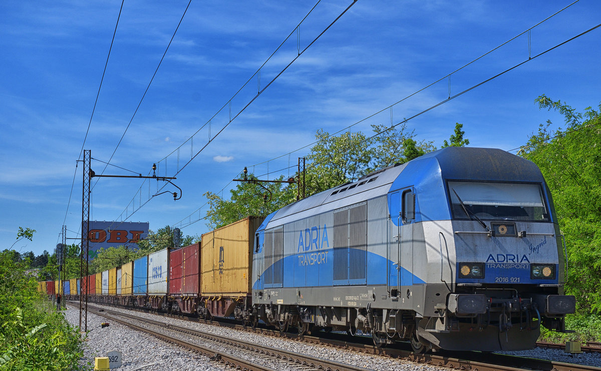 ADRIA 2016 921 zieht Containerzug durch Maribor-Tabor Richtung Norden. /16.5.2017