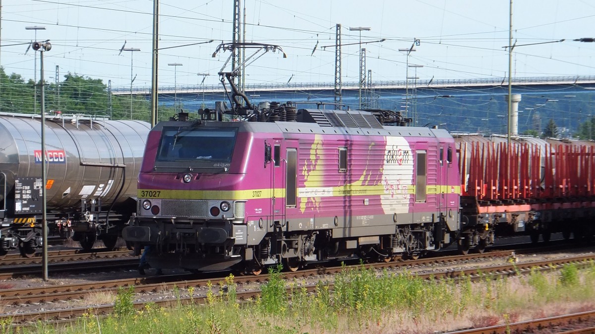 Akiem 37027 am Saarbrücker Güterbahnhof den 17.06.2015