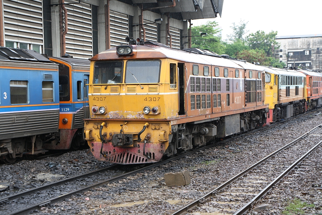 ALD 4307 (Co'Co', de, Alsthom, Bj.1983) wartet am 30.Mai 2017 im Depot Hua Lamphong auf ihren nächsten Einsatz.