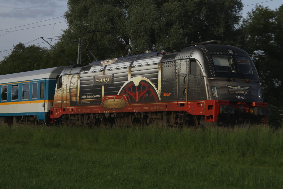 Alex 183 001  175 Jahre Deutsche Eisenbahn  flitzt am 28.05.2015 Richtung München.