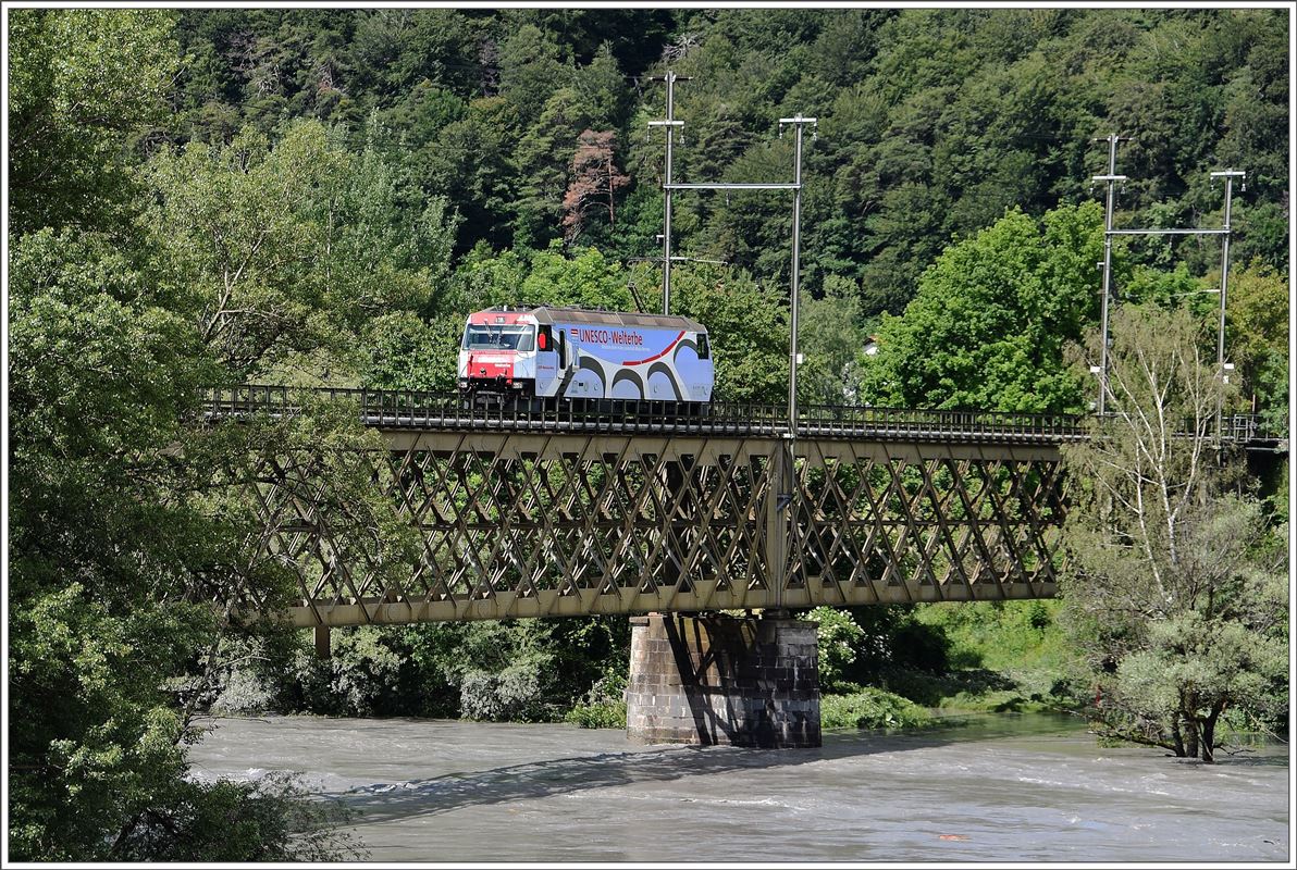Alleinfahrende Ge 4/4 III 650  Seewis-Valzeina  auf der Hinterrheinbrücke bei Reichenau-Tamins. (17.06.2016)