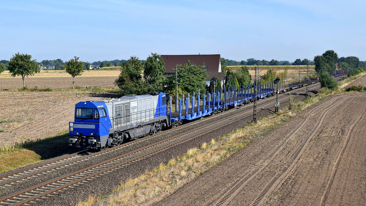 Alpha Trains Belgium 273 003, vermietet an RF (Railflex) mit leeren Rungenwagen in Richtung Osnabrck. (Marl, NI, 18.08.18)