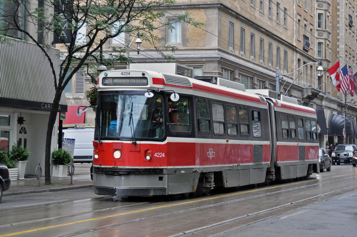 ALRV Tramzug der TTC 4224, auf der Linie 504 unterwegs in Toronto. Die Aufnahme stammt vom 22.07.2017.