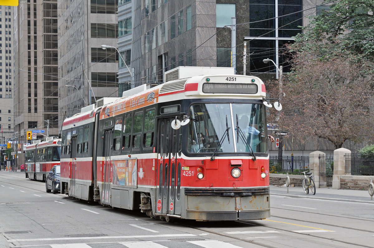 ALRV Tramzug der TTC 4251, auf der Linie 504 unterwegs in Toronto. Die Aufnahme stammt vom 23.07.2017.