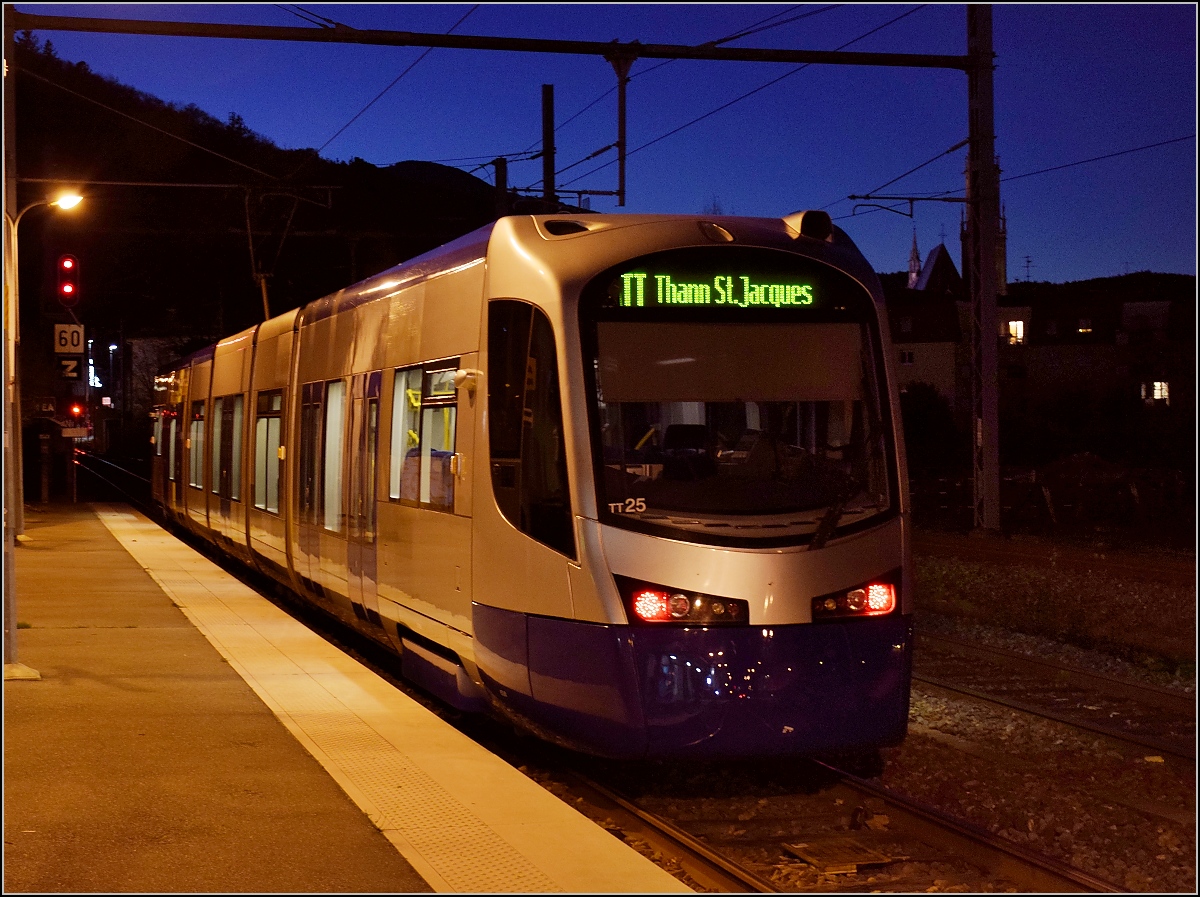 Als Ergnzung zu Herrman-Josef Weinrichs Bildern dieser Zge als Straenbahn in Mhlhausen. Hier TT 25 als Zug am Endpunkt in Thann. November 2016.