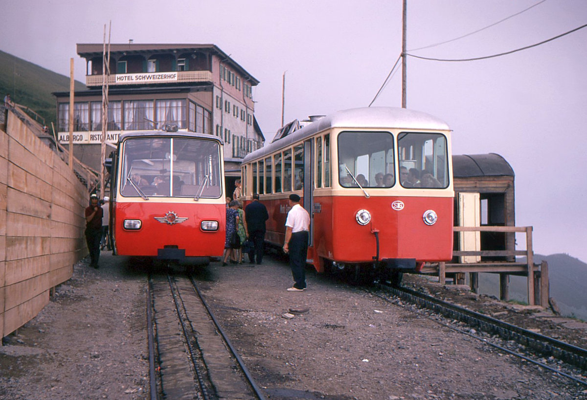 Als die Ferrovia Monte Generoso noch mit Diesel fuhr: Bhm 2/4 3 und Bhm1/2 5 auf dem Generoso, 23.Juli 1970 
