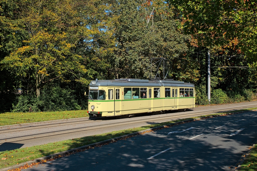 Als  historische 6  bezeichnet, fuhr am 11.10.2015 der Tw 40 zum Großteil auf der heutigen Linie 306. Die (H) Am Buschmannshof ist für den Fahrer bereits in Sichtweite