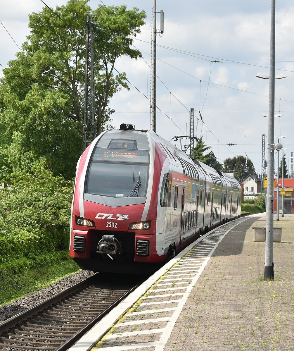 Als IC aus Düsseldorf kommend ist hier der CFL 2302 gen Bonn fahrend abgelichtet. Roisdorf den 1.Mai 2018