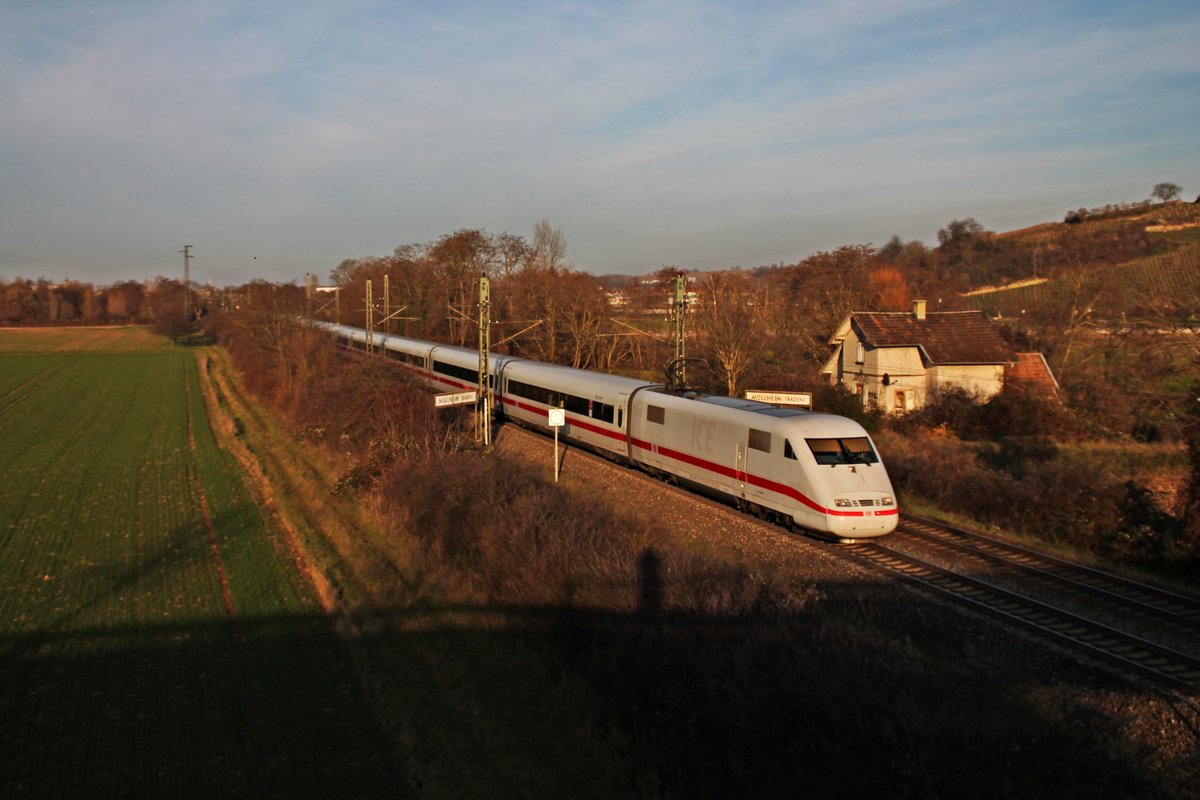 Als ICE 279 (Berlin Ostbahnhof - Basel SBB) fuhr am 05.12.2015 der 401 068-2  Crailsheim  südlich von Müllheim (Baden) auf der KBS 703 in Richtung Zielbahnhof.