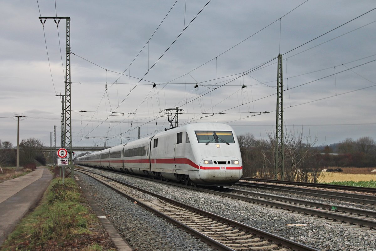 Als ICE 71 (Hamburg Altona - Basel SBB) fuhr am 11.12.2016 der 401 013-8  Frankenthal/Pfalz  durch den Bahnhof von Müllheim (Baden) in Richtung Zielbahnhof.