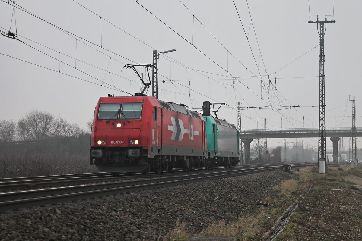 Als Lokzug war am 21.12.2016 die ATLU/RHC 2065 (185 630-1) zusammen mit der ATLU/RHC 185 618-6 unterwegs gen Norden, als sie bei Müllheim (Baden) auf den Fotografen trafen.