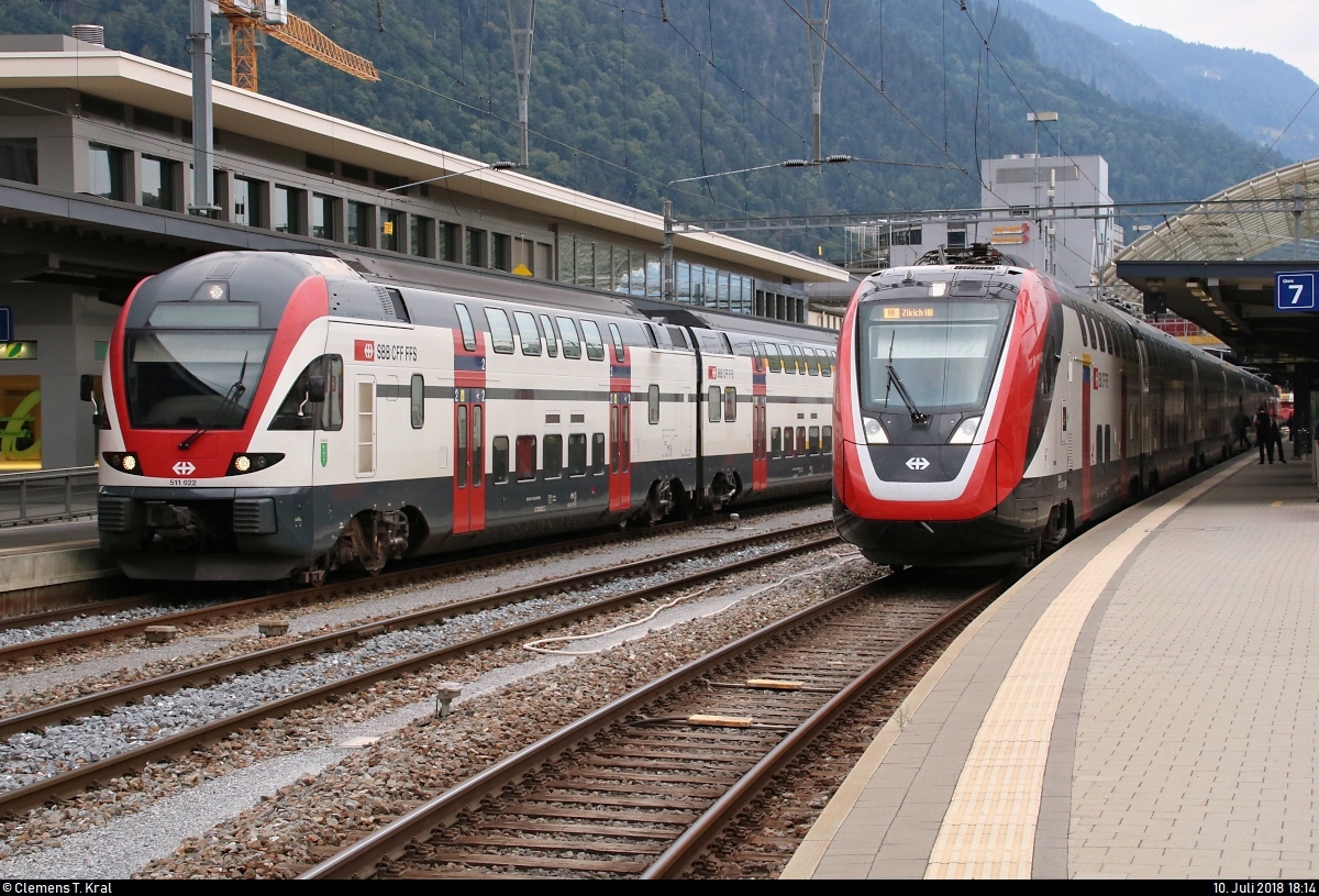 Altbekannt trifft auf Neu:
RABe 511 022 (Stadler DOSTO) SBB als RE 4884 nach St. Gallen (CH) und RABe 502 207-9 (Bombardier Twindexx Swiss Express) als RE 5082 nach Zürich HB (CH) stehen in ihrem Startbahnhof Chur (CH).
[10.7.2018 | 18:14 Uhr]