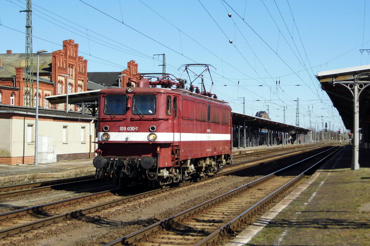 Am 01.04.2016 kam die 109 030-7 von der EGP aus Richtung Magdeburg nach Stendal und fuhr weiter in Richtung Wittenberge . 