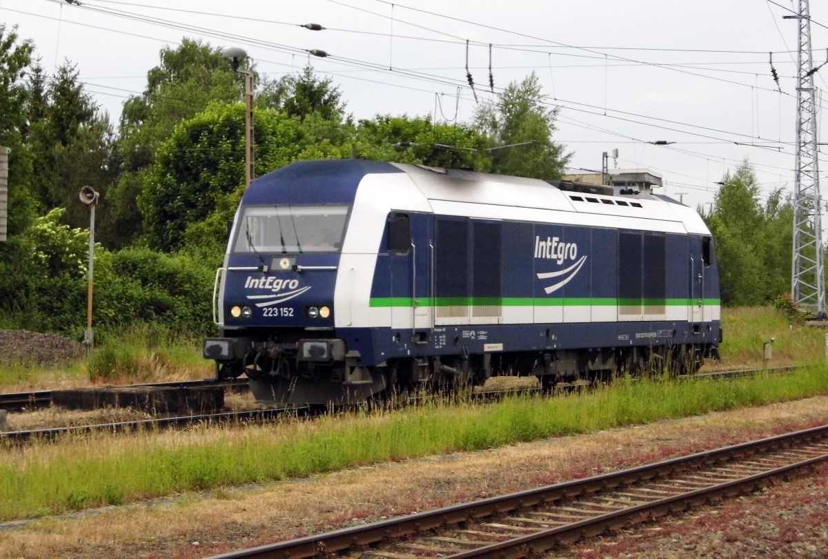 Am 01.06.2015 Rangierfahrt von der 223 152 von der IntEgro (Press) in Stendal .