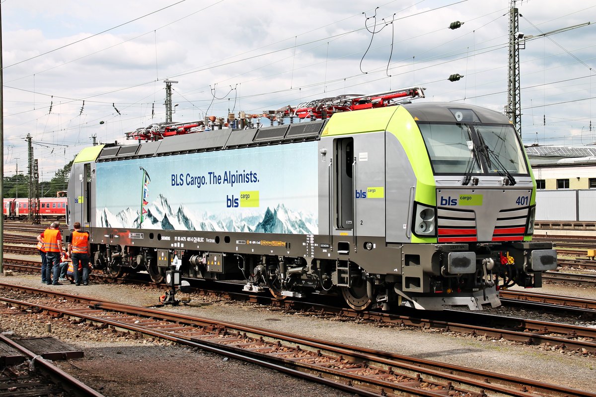 Am 01.06.2016 stand BLSC Re 475 401 im Badischen Bahnhof von Basel abgestellt. Grund dafür waren Tf-Personalschulungen, welche zum Zeitpunkt der Aufnahme statt fand.