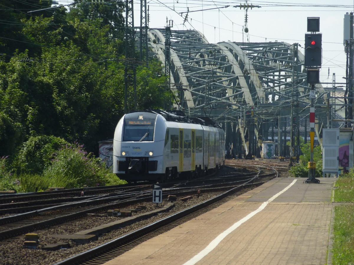 Am 01.08.2015 fuhr hier eine MRB in den Bahnhof Köln Messe/Deutz ein.