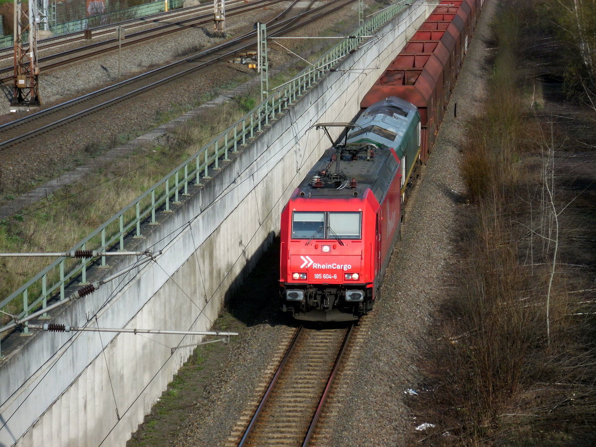 Am 02.04.2017 kam die 185 604&266 004 mit einem leeren Kohlezug aus dem Güterbahnhof Stendal und fuhr in Richtung Hannover.