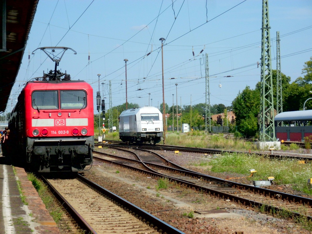 Am 02.08.2015 kam 223 143 mit einem Holzzug aus Richtung Salzwedel nach Stendal.Nach ihrem Kopfmachen brachte sie ihren Zug weiter nach Niedergörne.