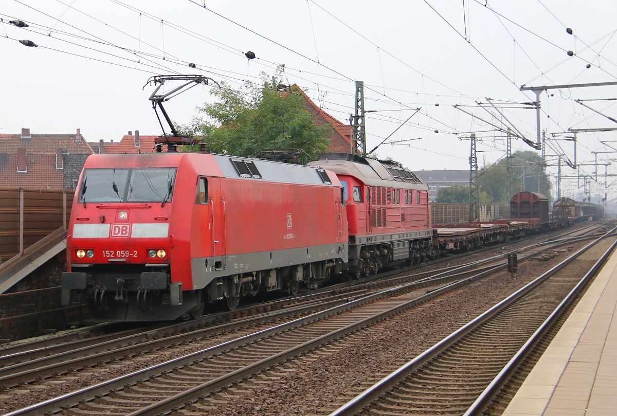 Am 02.10.2014 kam die 152 059-2 mit einer interessanten Wagenlok vor ihrem gemischtem Güterzug aus Richtung Seelze, nämlich der 232 592-6. Aufgenommen in Hannover Linden-Fischerhof.