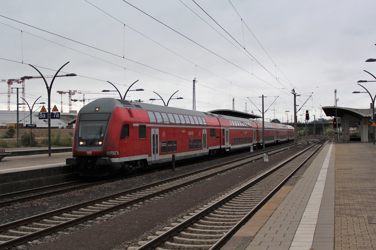Am 02.10.2017 erreicht RB15355 aus Frankfurt ihren Endbahnhof Heidelberg.