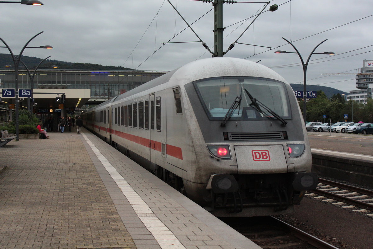 Am 02.10.2017 verlässt IC2217 den Hauptbahnhof von Heidelberg in Richtung Stuttagrt.