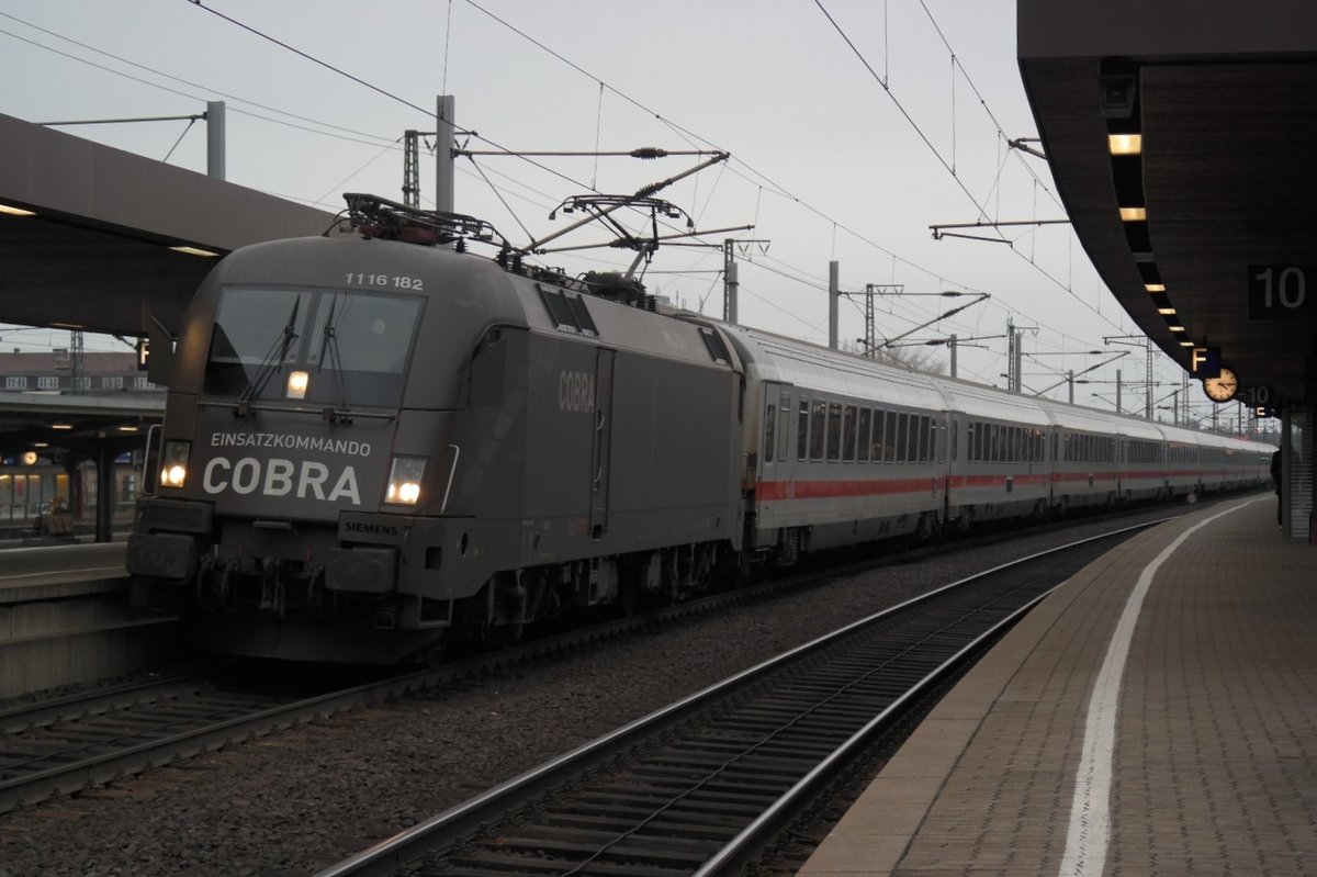 Am 03.02.2014 brachte 1116 182  Einsatzkommando Cobra  IC 2082 nach Hamburg-Altona. Hier in Göttingen.