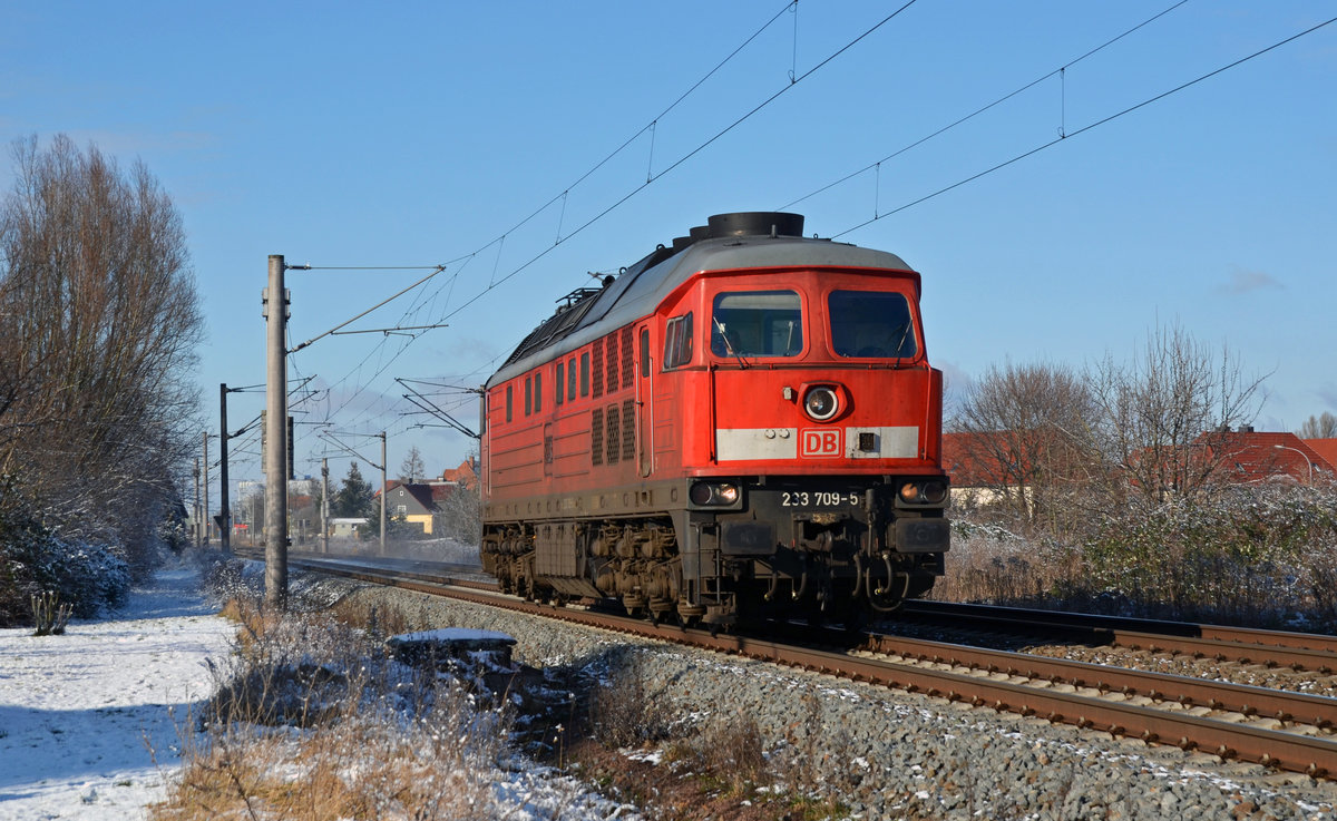 Am 04.02.18 rollte 233 709 ohne Zug durch Greppin Richtung Bitterfeld.