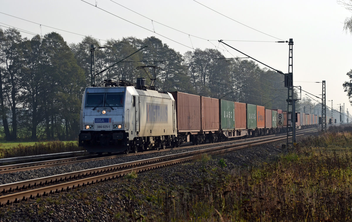 Am 04.11.17 führte 386 025 für Metrans einen Containerzug durch Jütrichau Richtung Magdeburg.