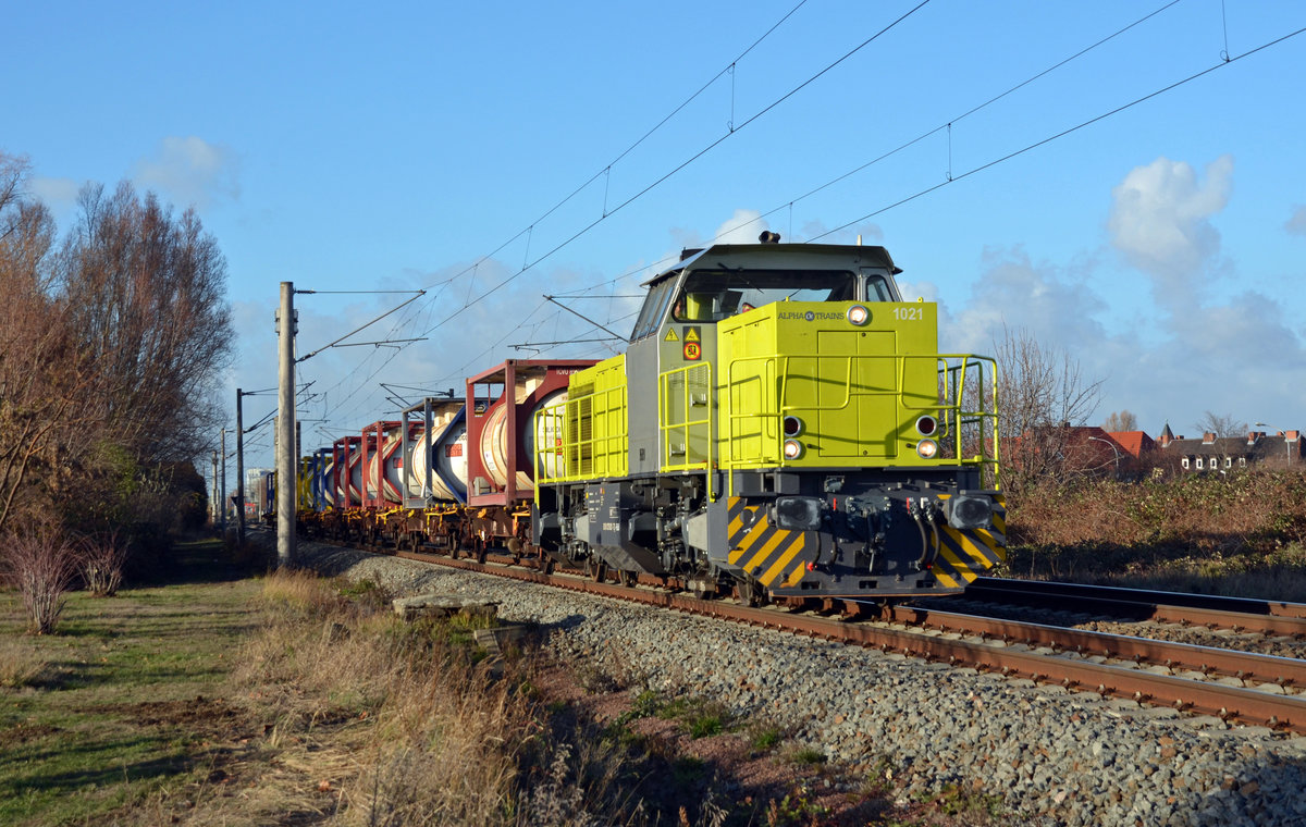 Am 04.12.18 brachte 275 821 den Containerzug vom Hafen Aken nach Bitterfeld. Hier rollt der Zug kurz vor dem erreichen des Ziels durch Greppin.