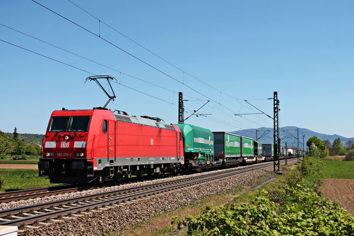 Am 05.05.2016 bespannte 185 376-1 den  Lanutti -KLV (Torino Orbassano - Charleroi Dry Port), den sie bis Aachen West bring um dort den Zug an eine Cobra 186er abzugeben, als sie zwischen Kenzingen und Riegel gen Offenburg fuhr.