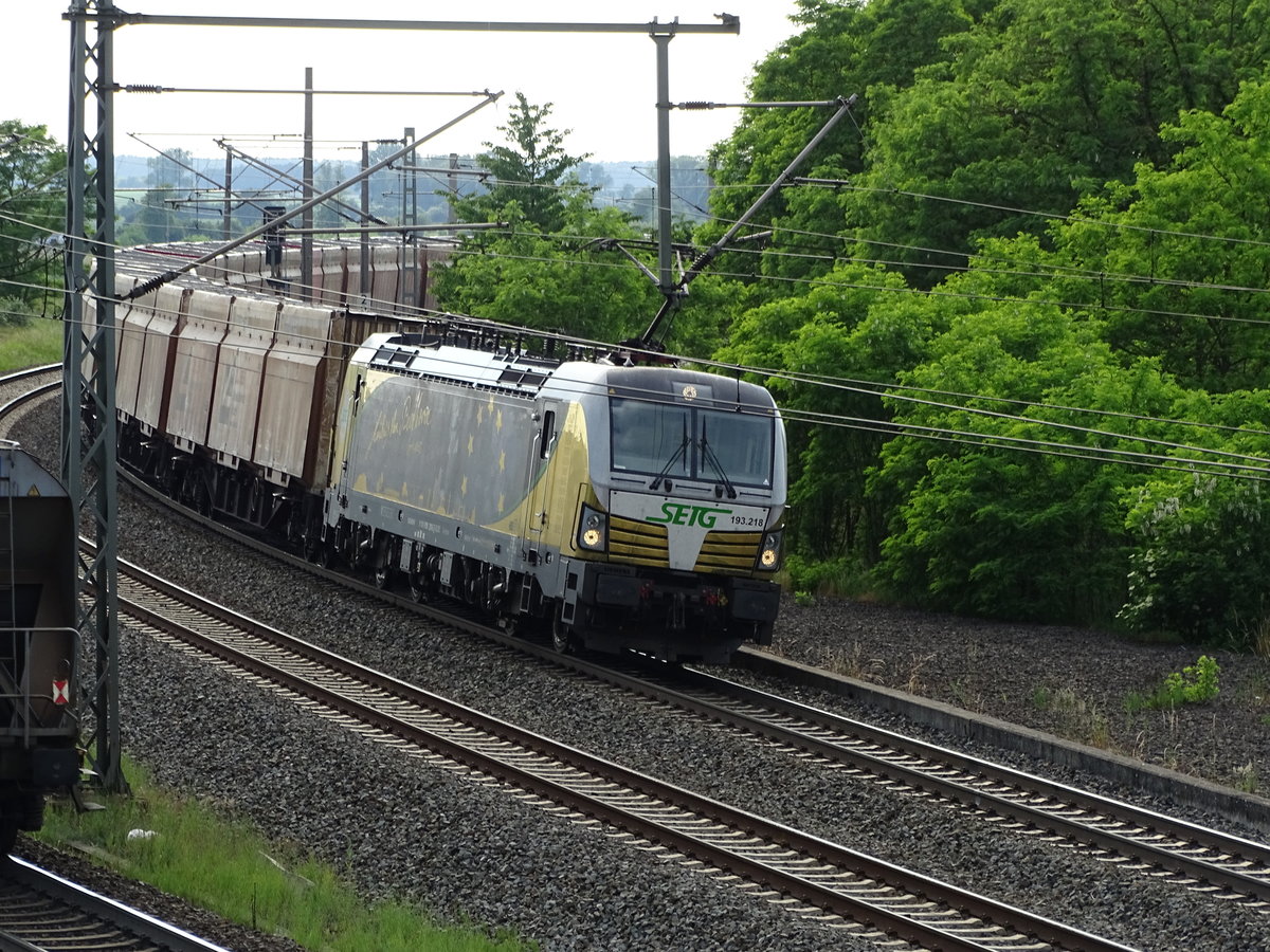 Am 05.06.2017 kam dann die 193 218 mit dem leeren Hackschnitzelzug für Kehl aus Richtung Borstel nach Stendal.