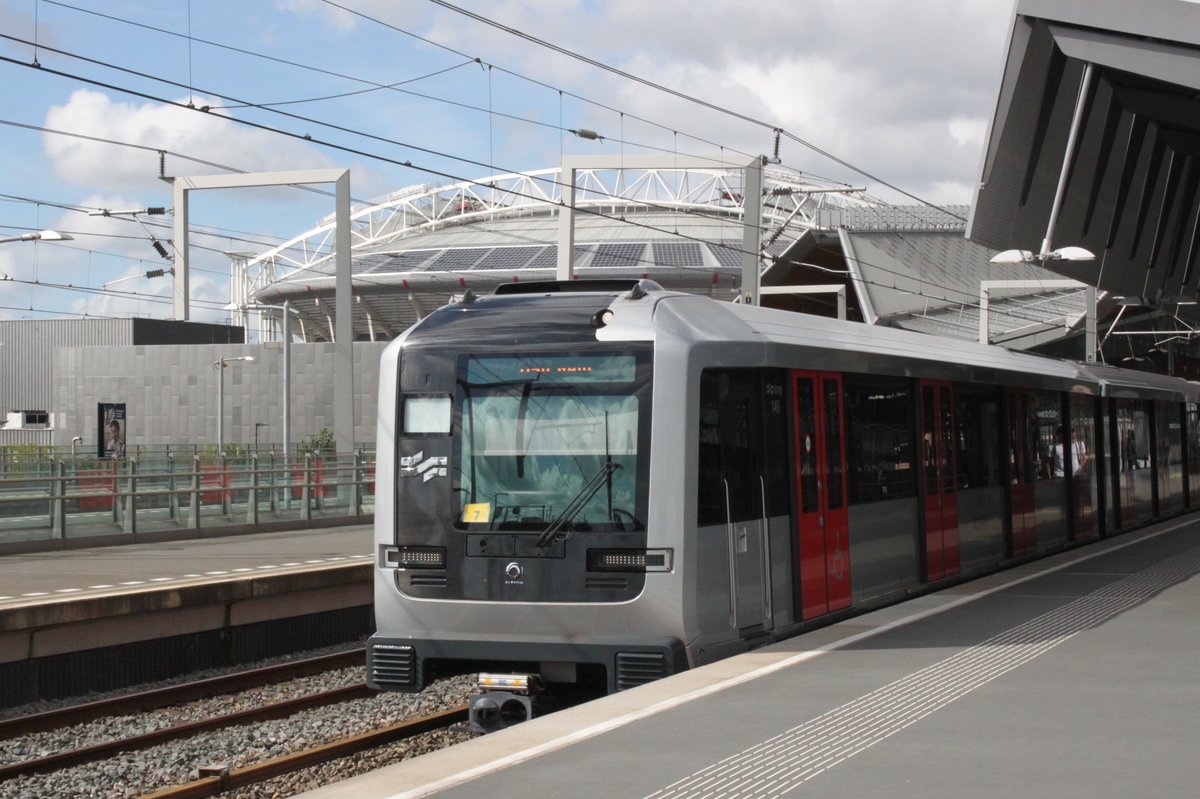 Am 05.09.2016 steht ein Zug (Reihe M5/M6) der Metro Amsterdam als Linie 54 nach Gein in der Station Bijlmer ArenA. 