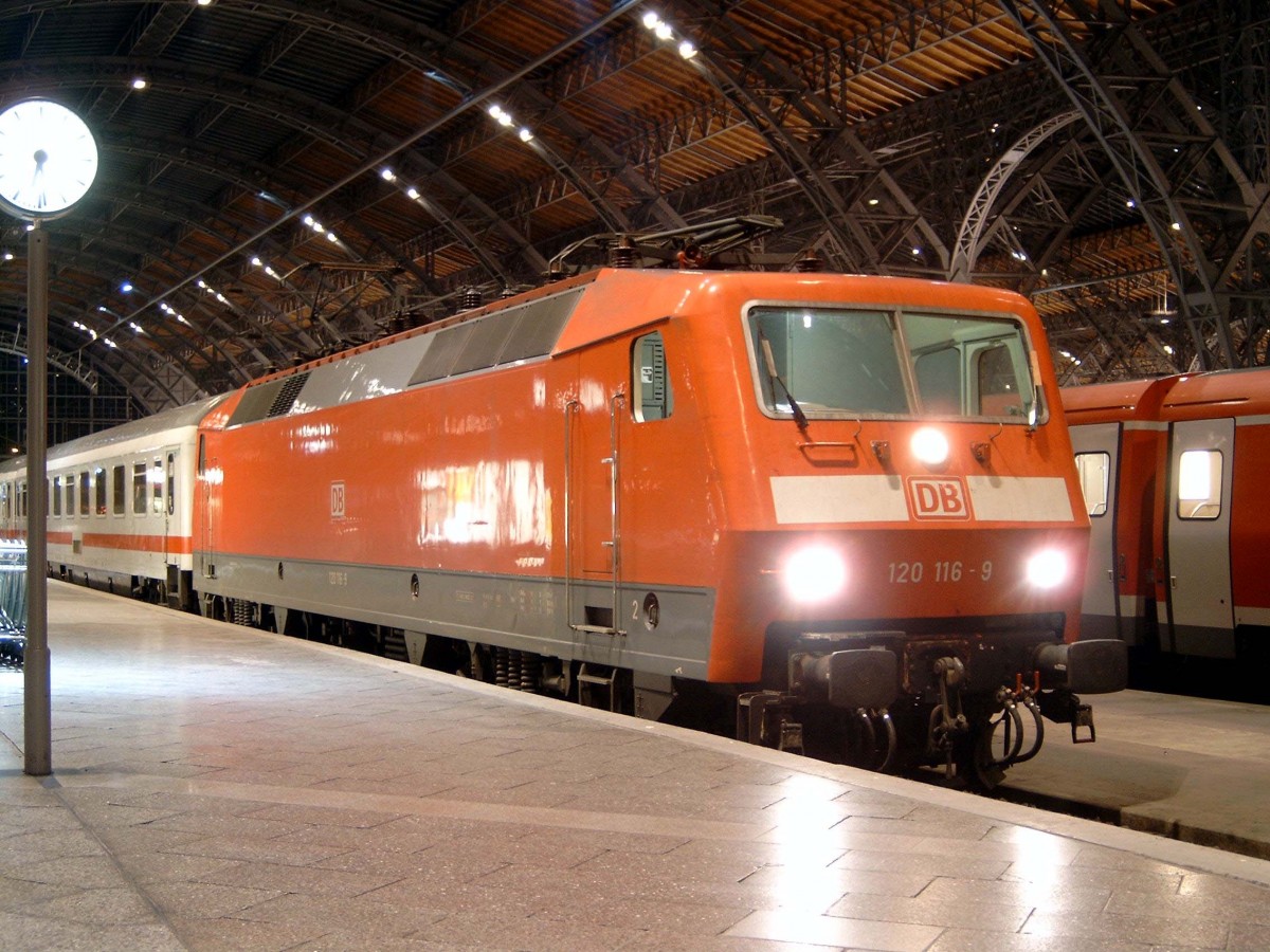 Am 06.02.2004 war 120 116 im Hbf Leipzig mit einem IC zu sehen.