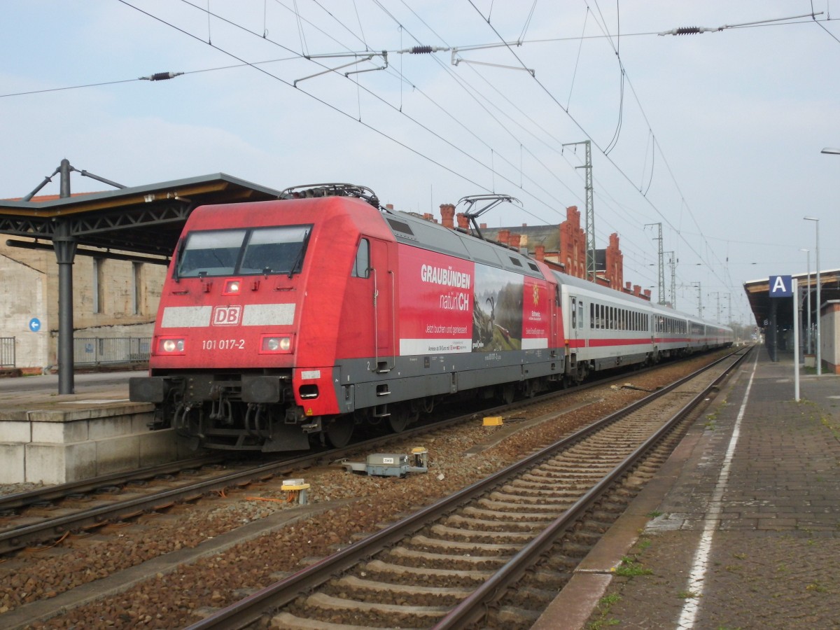 Am 06.04.2014 kam 101 017 mit dem IC 1923 von Berlin nach Stendal und fuhr weiter nach Frankfurt am Main.