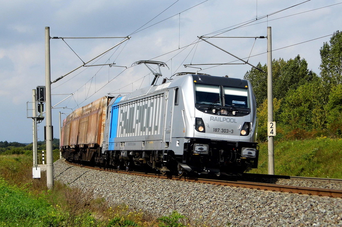 Am 06.09.2017 fuhr die 187 303-3 von der SETG ( Railpool ) von Borstel nach Stendal . 