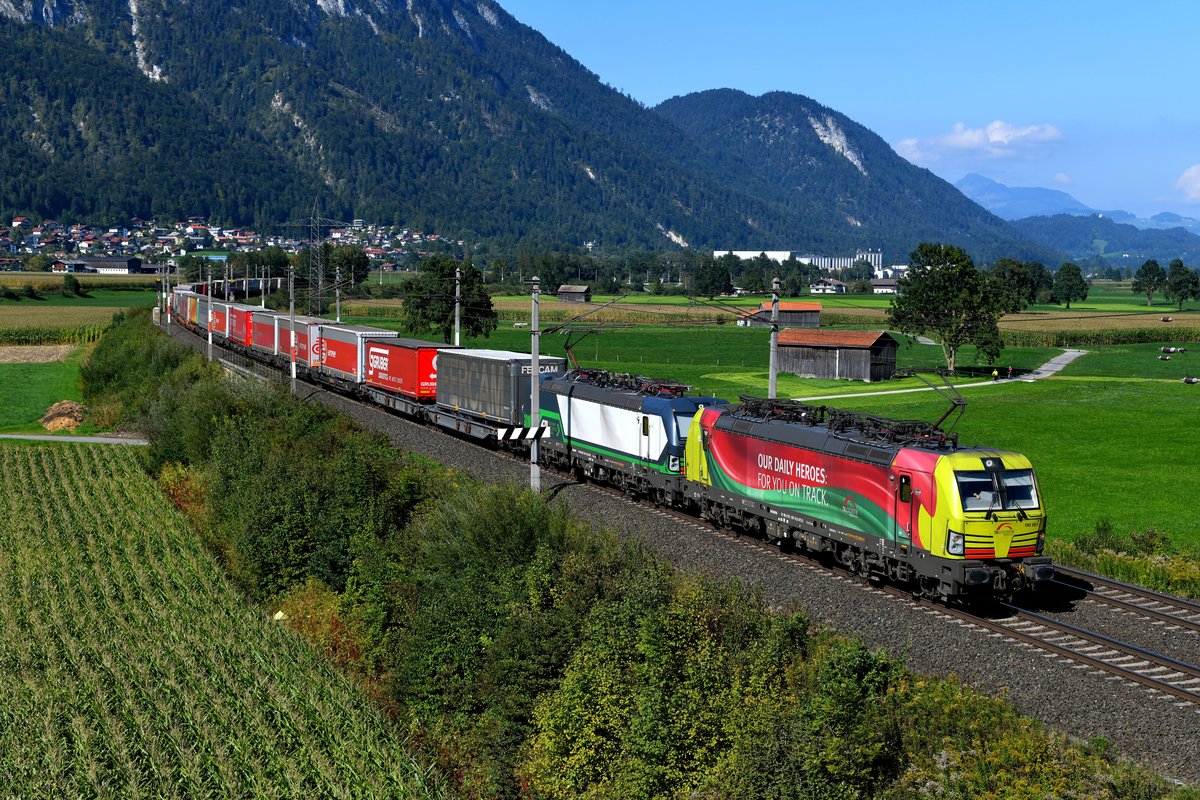 Am 08. September 2018 beförderten 193 557 und 281 den TEC 43155 von Köln Eifeltor nach Verona Q.E. ab Kufstein zu seinem Zielbahnhof. Bei Langkampfen konnte ich den komplett beladenen Zug aufnehmen. 