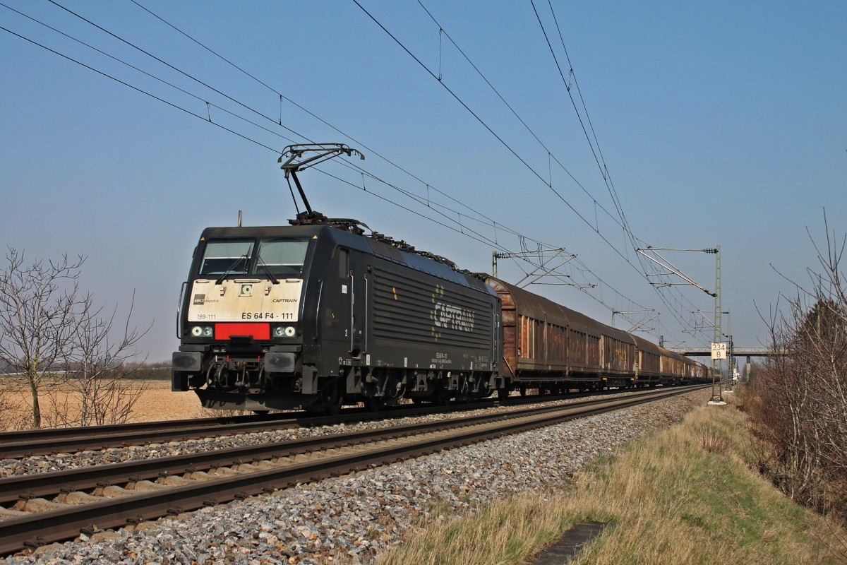 Am 08.03.2014 wurde der Dortmunder Papierzug von der MRCE/Captrain ES 64 F4-111 bespannt, als sie auf der KBS 703 kurz vor Müllheim (Baden) gen Süden fuhr.