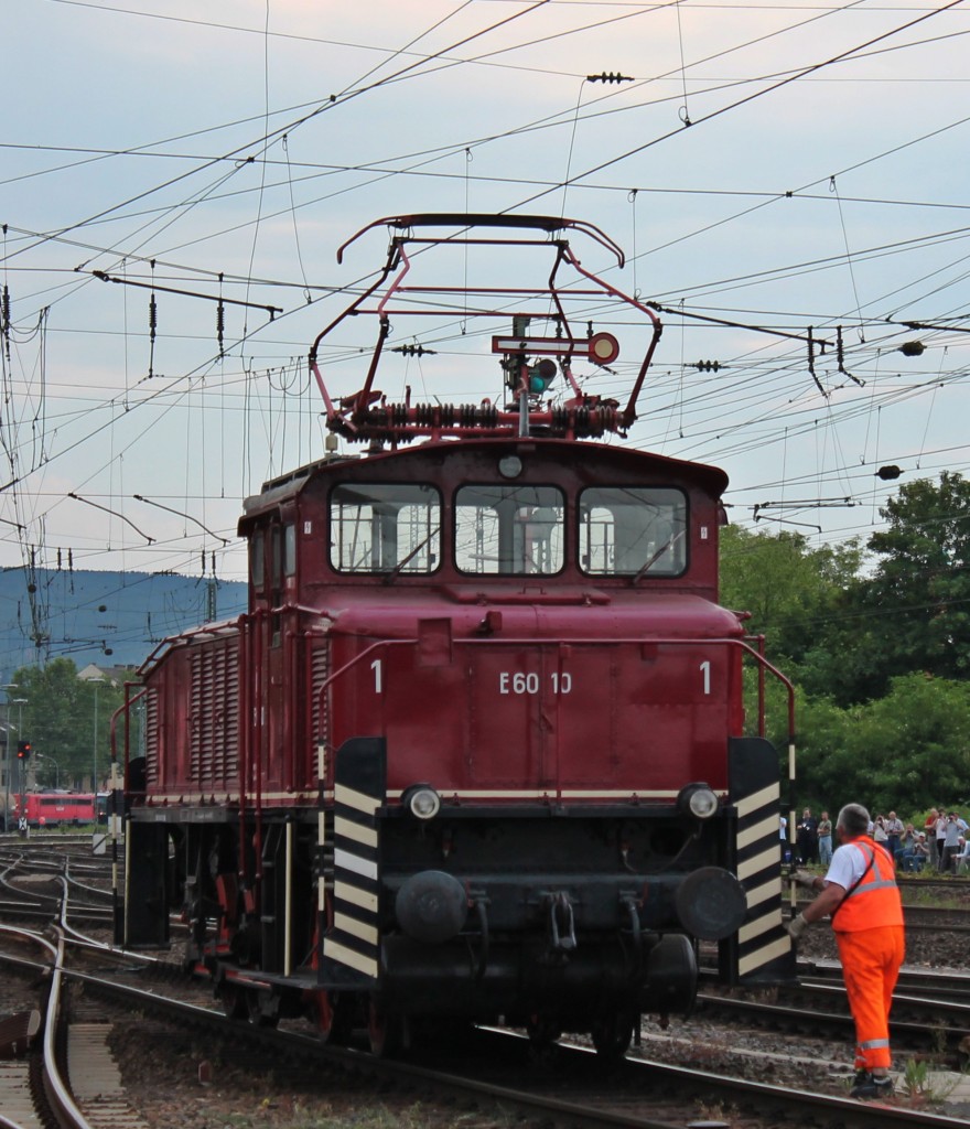 Am 08.06.2013 stand E60 10 zusammen mit einem rangierer auf der Fahrezugparade des Sommerfestes in Koblenz-Ltzel, dass vom DB Museum veranstaltet wurde.